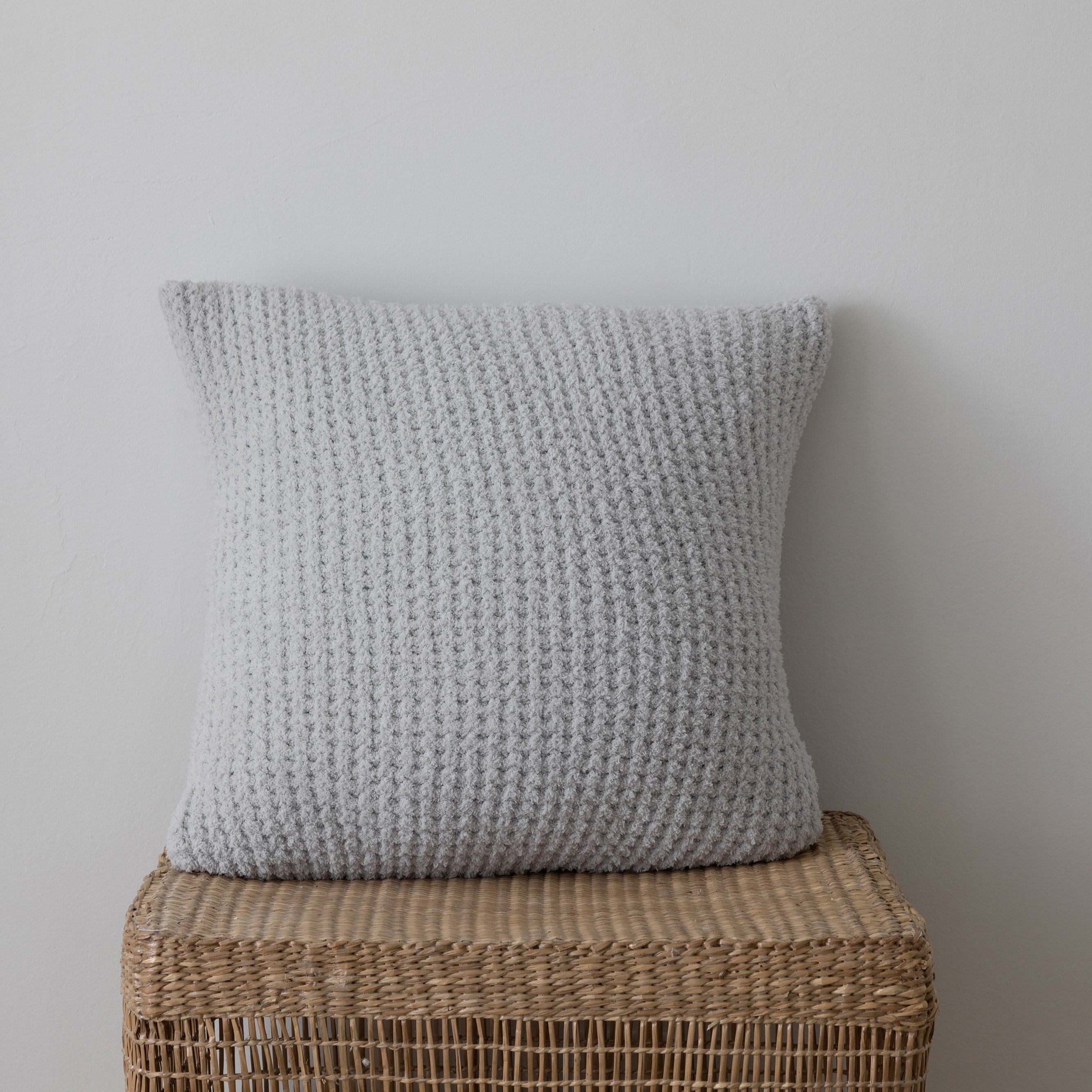 Pillows for Side Sleepers with Neck Pain: Loft, Fill and Alignment