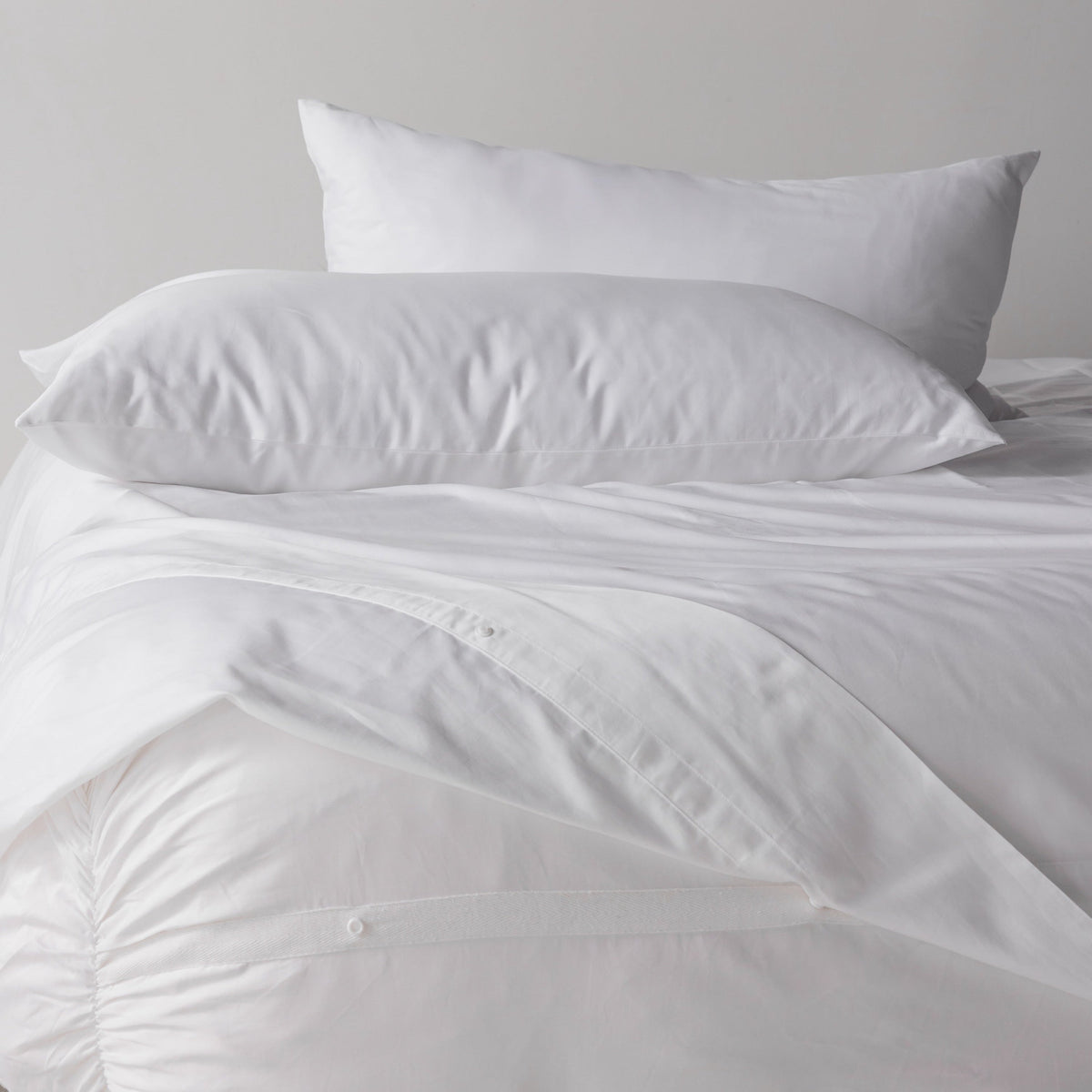 Organic sateen sheet set with the Align System snaps visible, Snow colourway
